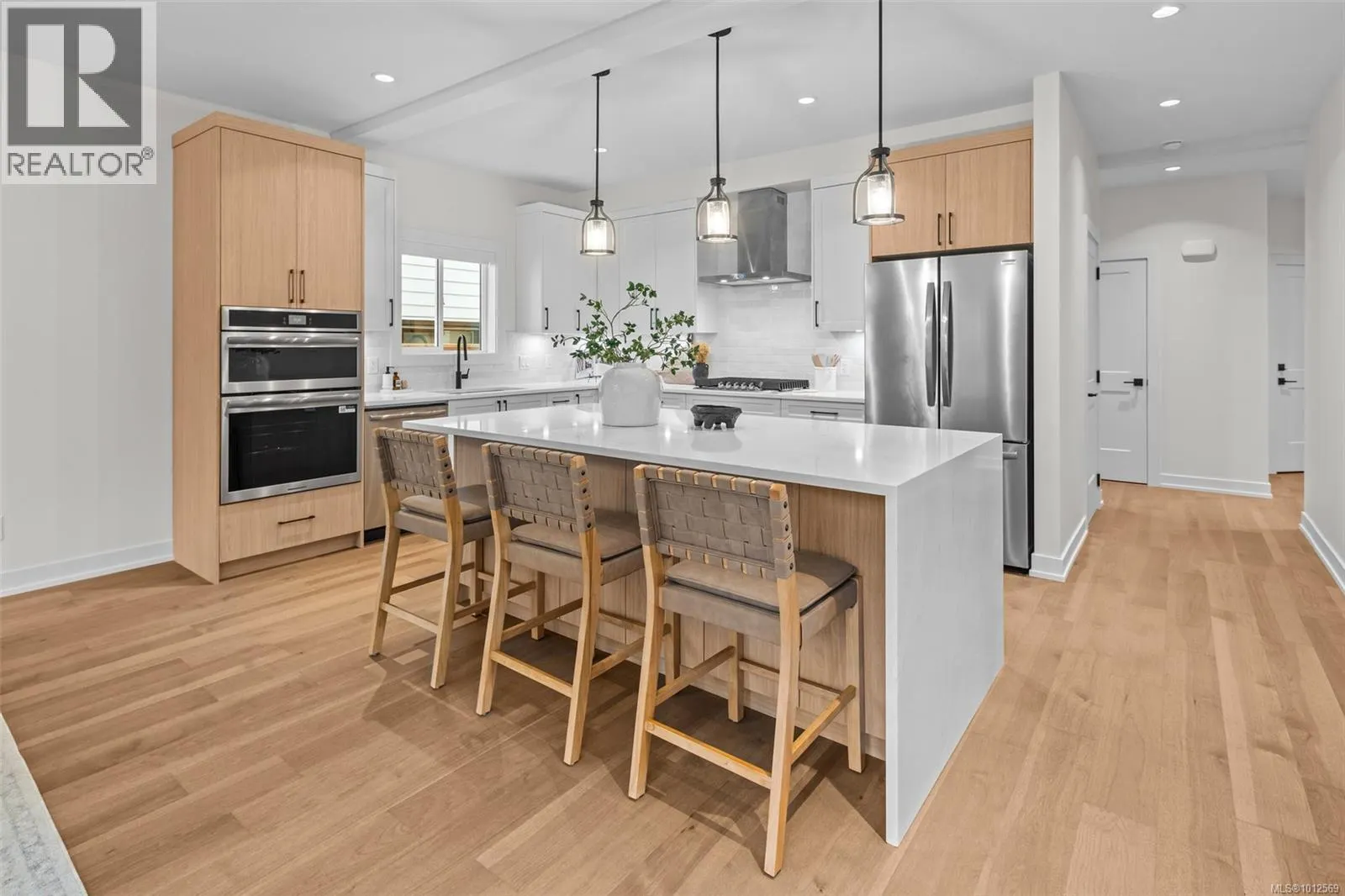 678 Madrona Pl