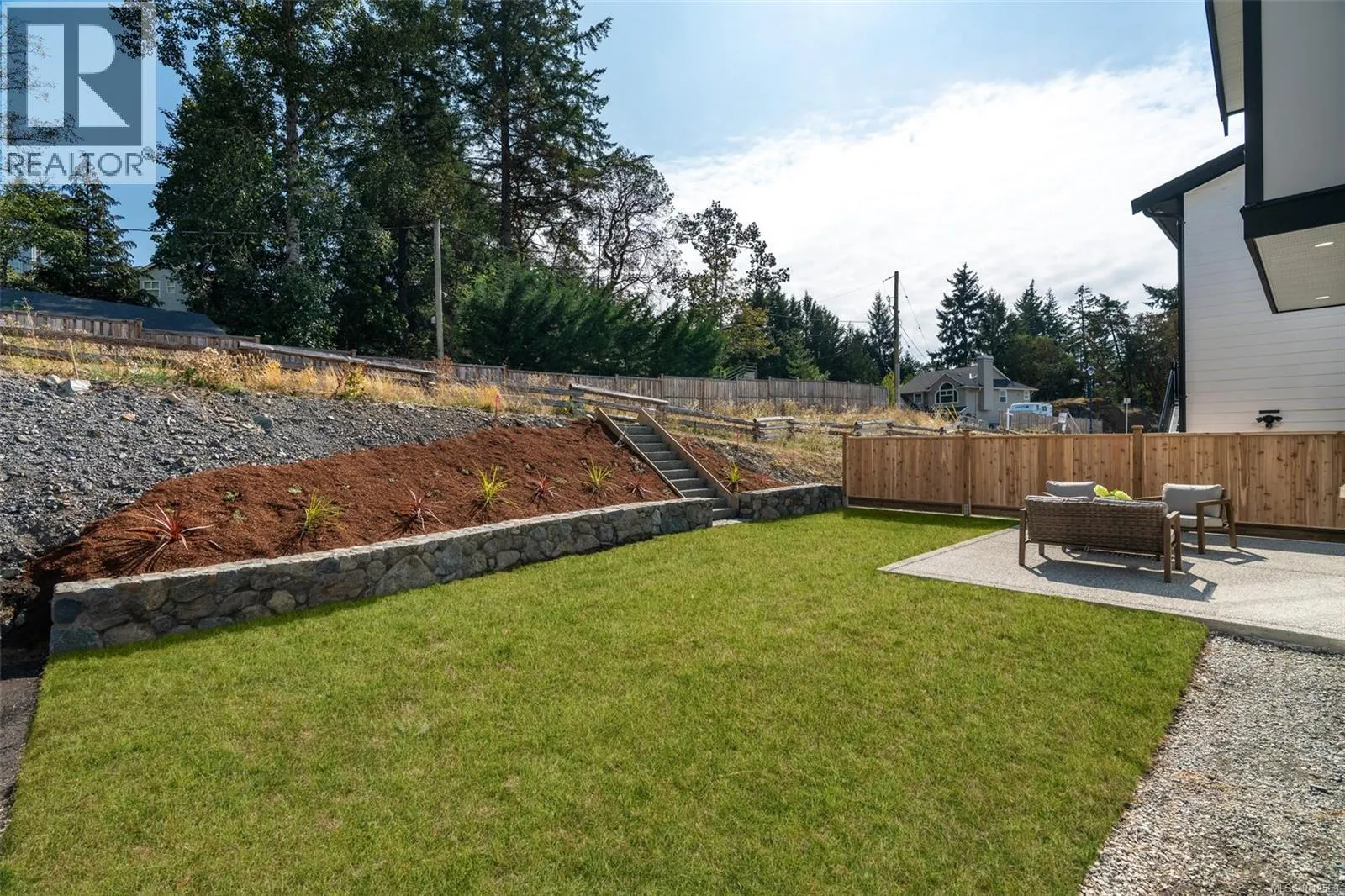 678 Madrona Pl