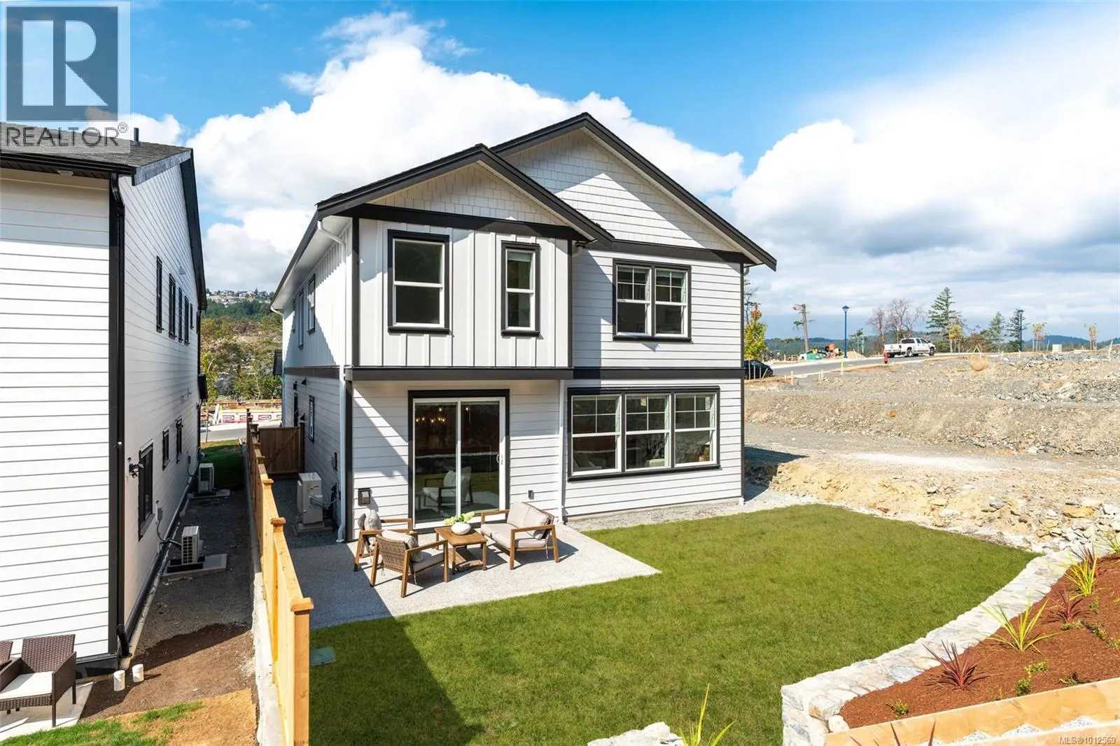 678 Madrona Pl