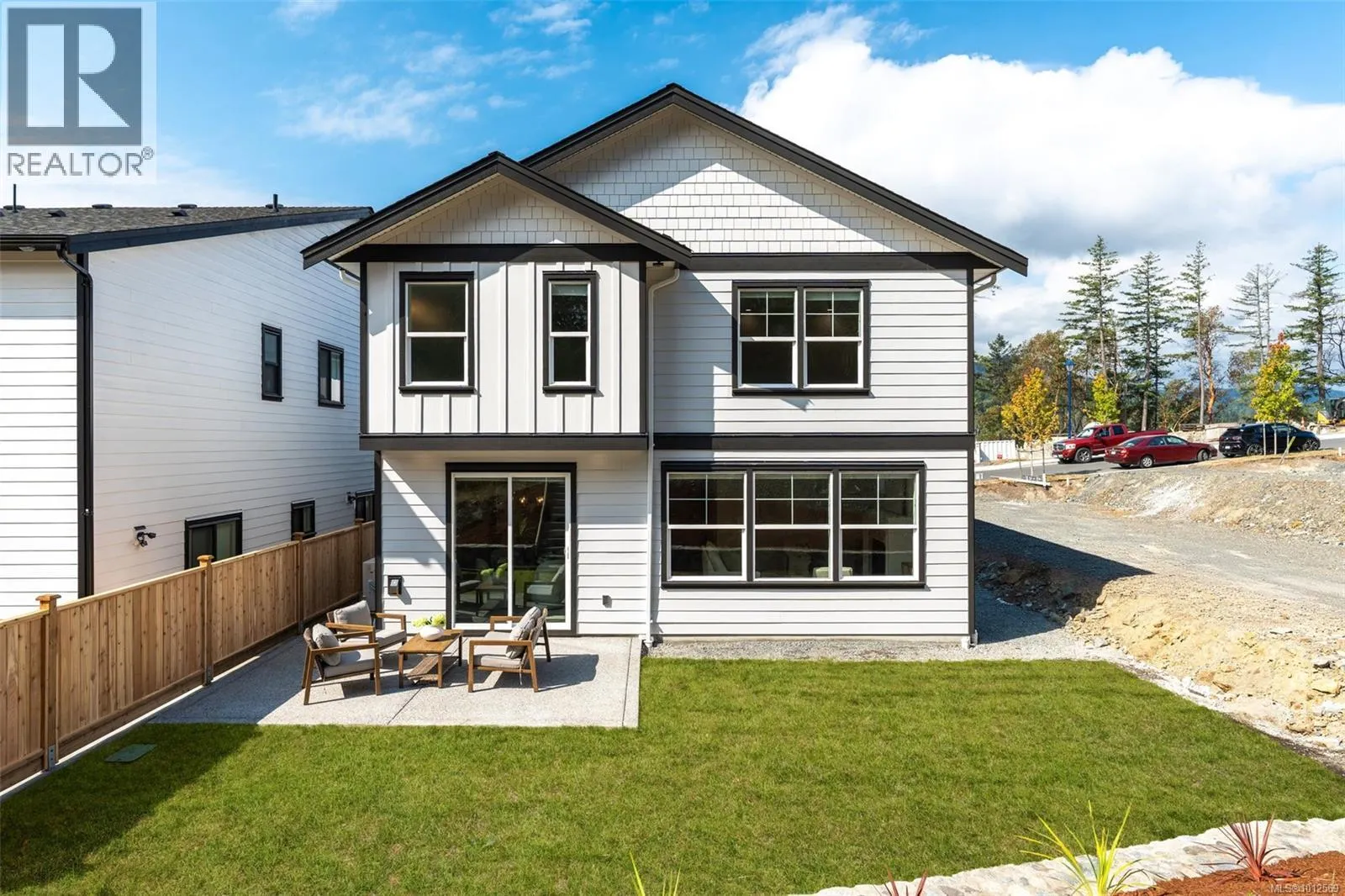 678 Madrona Pl