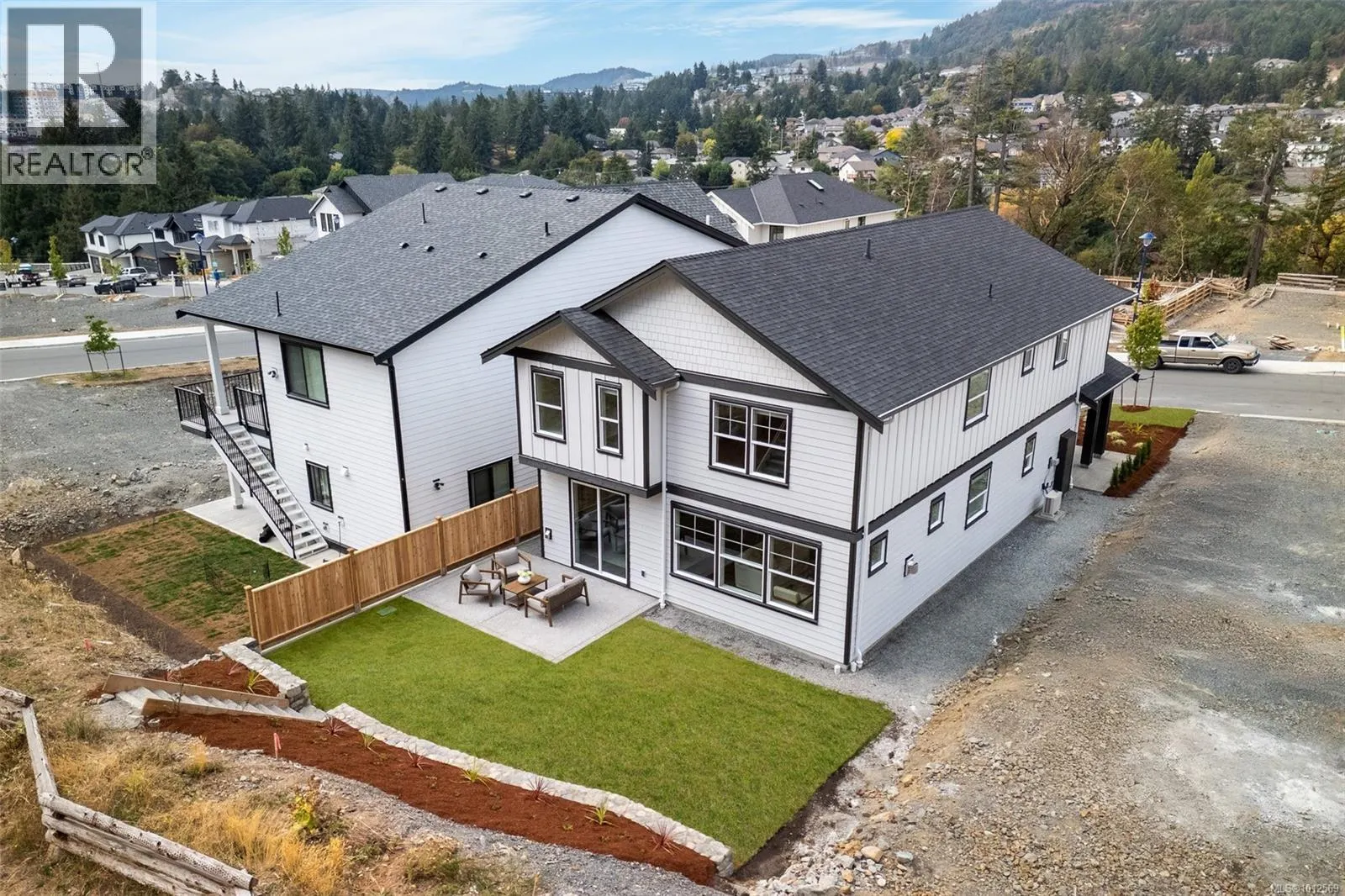 678 Madrona Pl