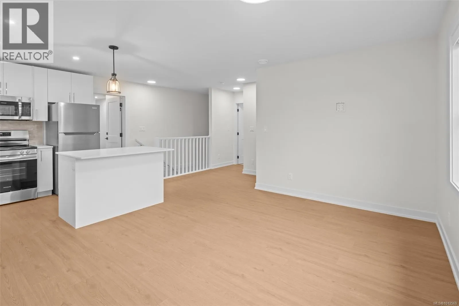 678 Madrona Pl