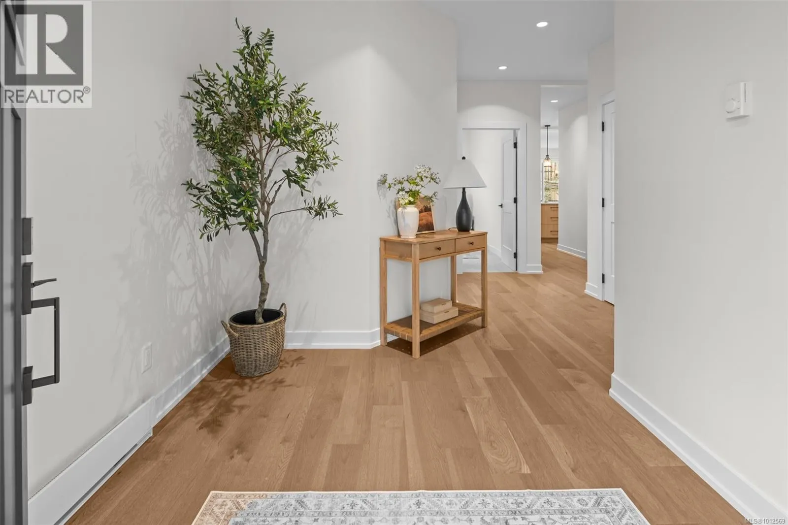 678 Madrona Pl