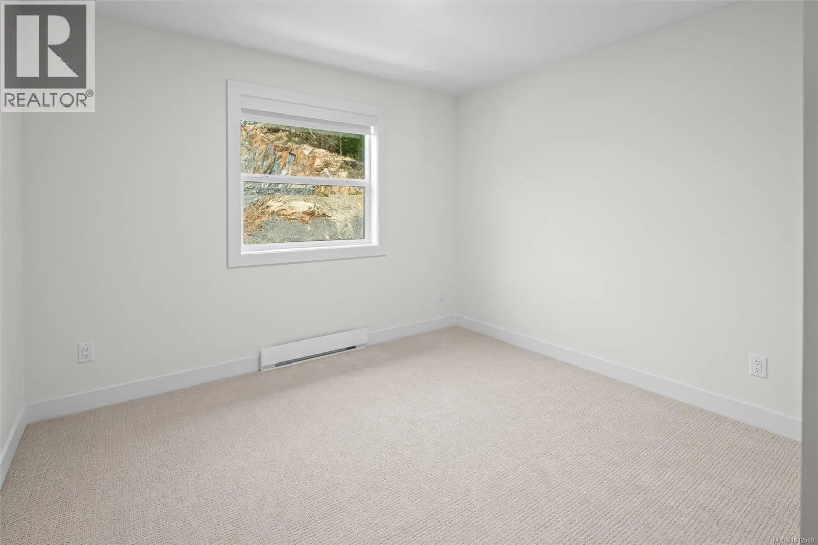 678 Madrona Pl