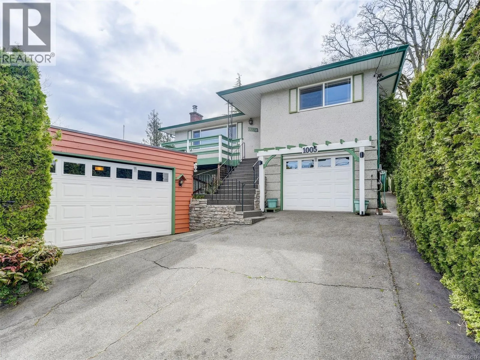 1005 Lodge Ave