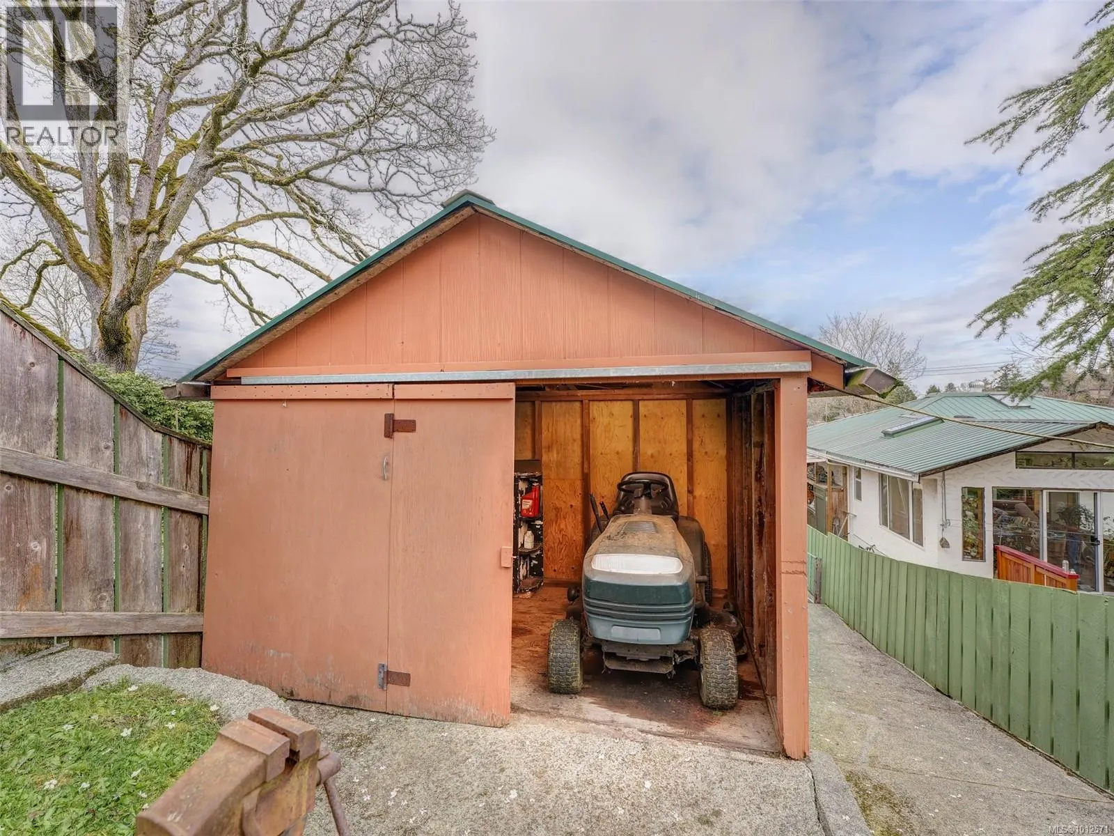1005 Lodge Ave