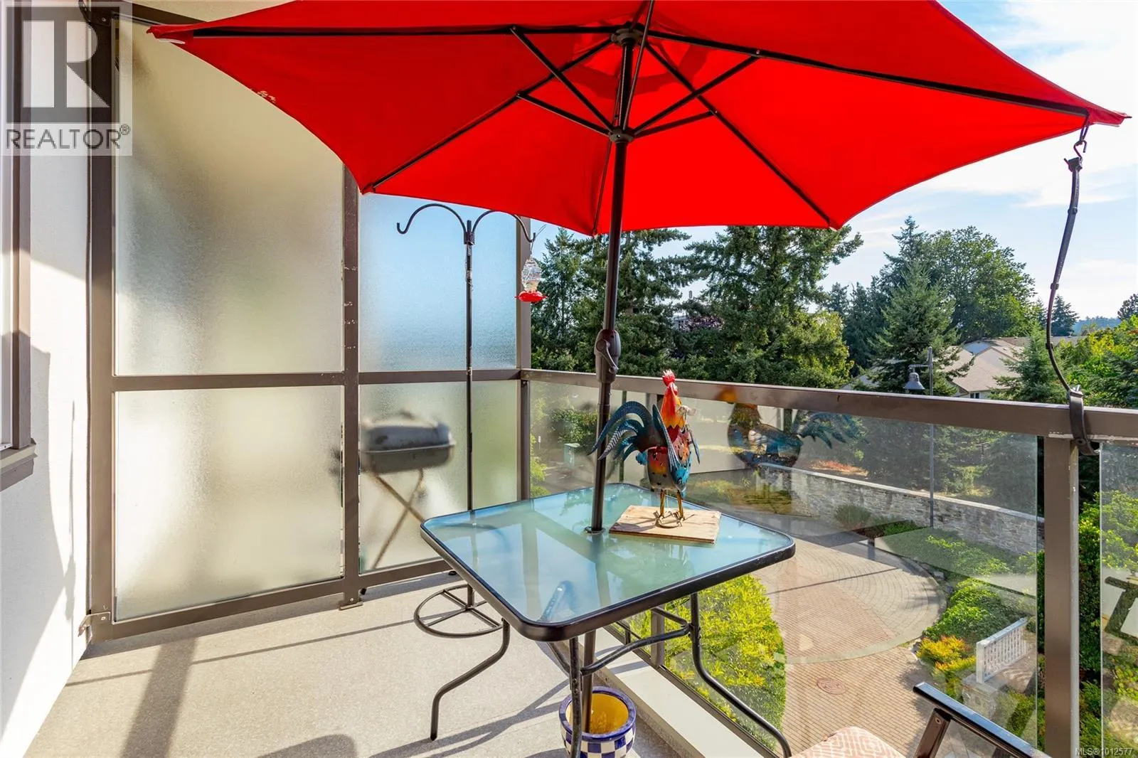 301 4394 West Saanich Rd