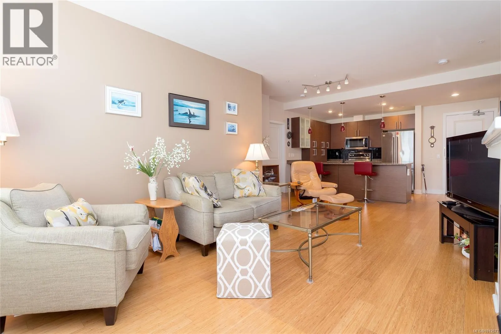 301 4394 West Saanich Rd
