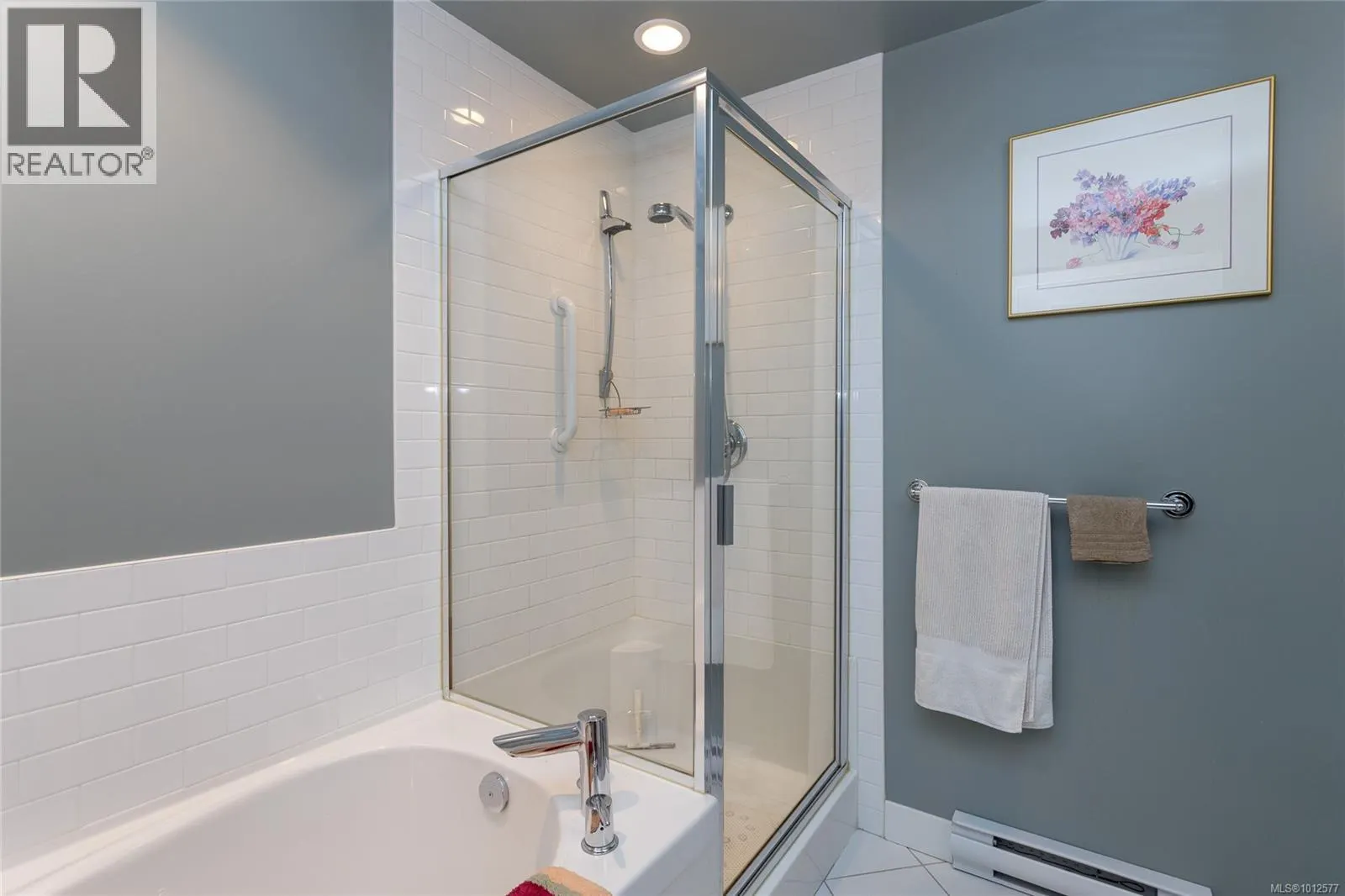301 4394 West Saanich Rd