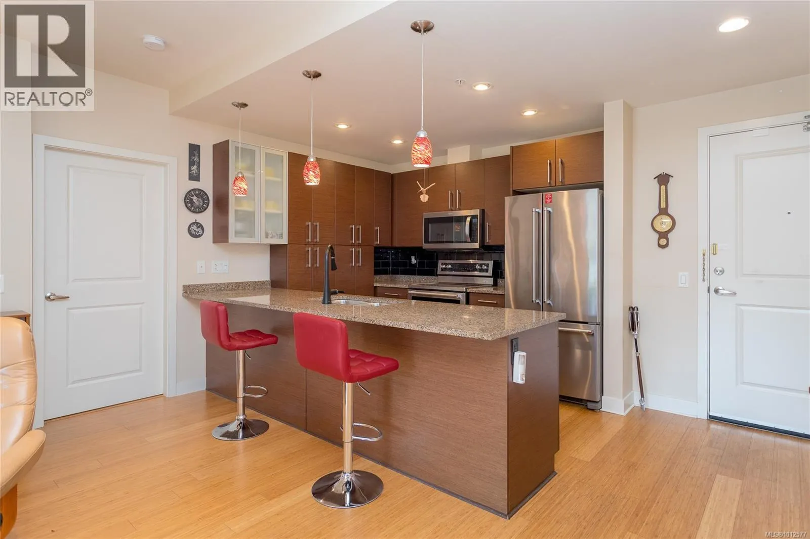 301 4394 West Saanich Rd