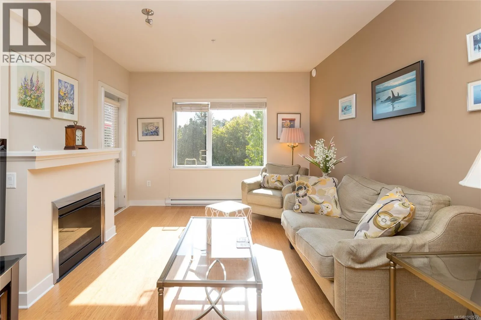 301 4394 West Saanich Rd