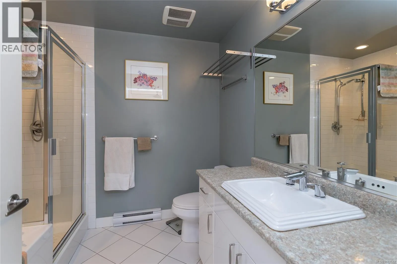 301 4394 West Saanich Rd