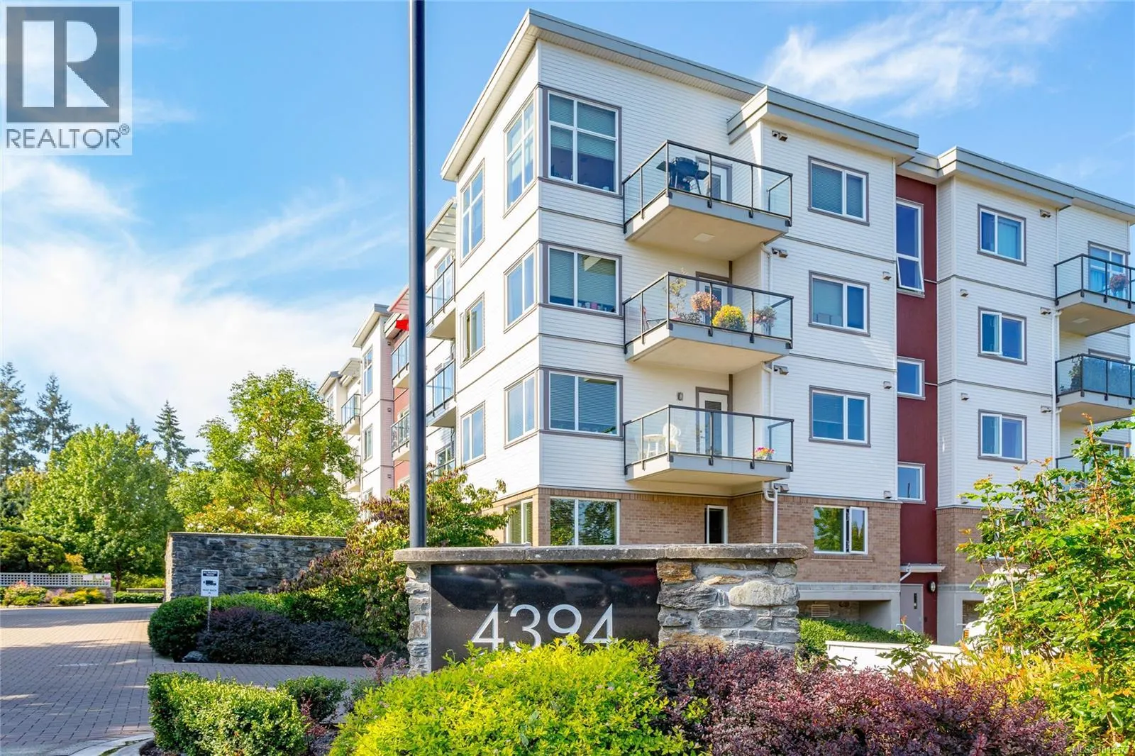 301 4394 West Saanich Rd
