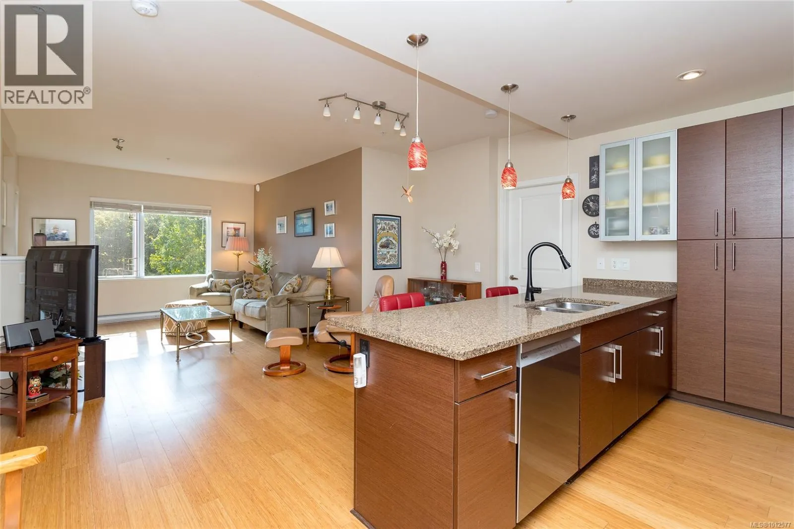 301 4394 West Saanich Rd