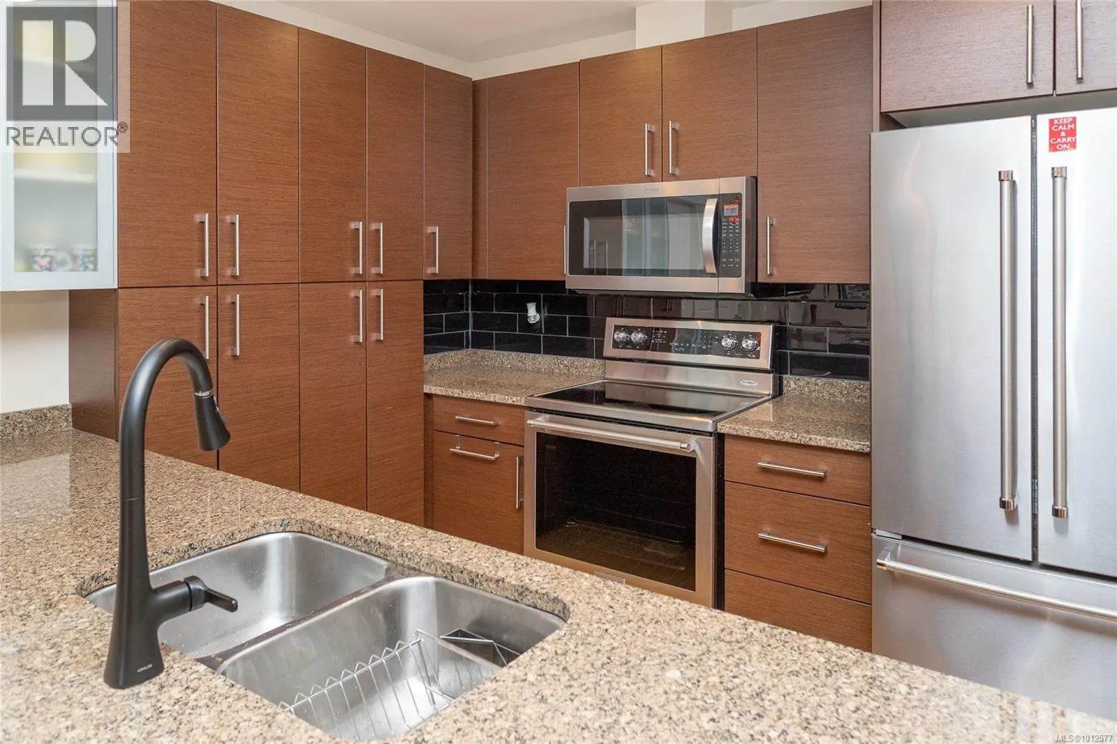 301 4394 West Saanich Rd