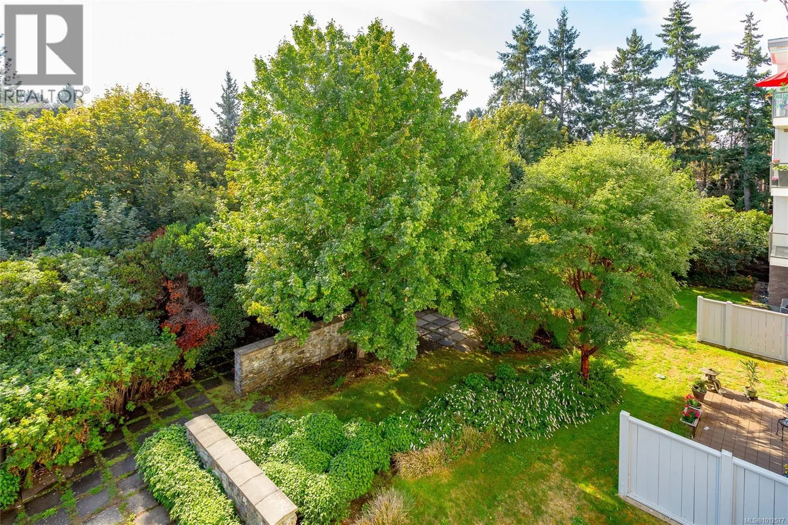 301 4394 West Saanich Rd