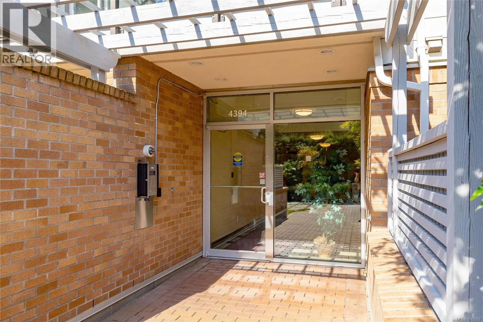301 4394 West Saanich Rd