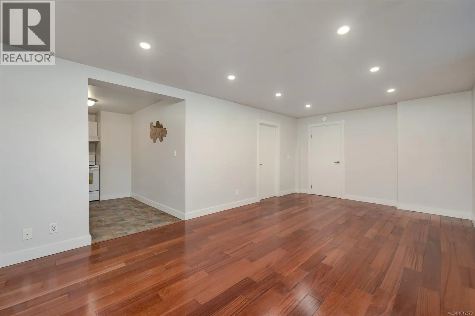 460A Chester Ave