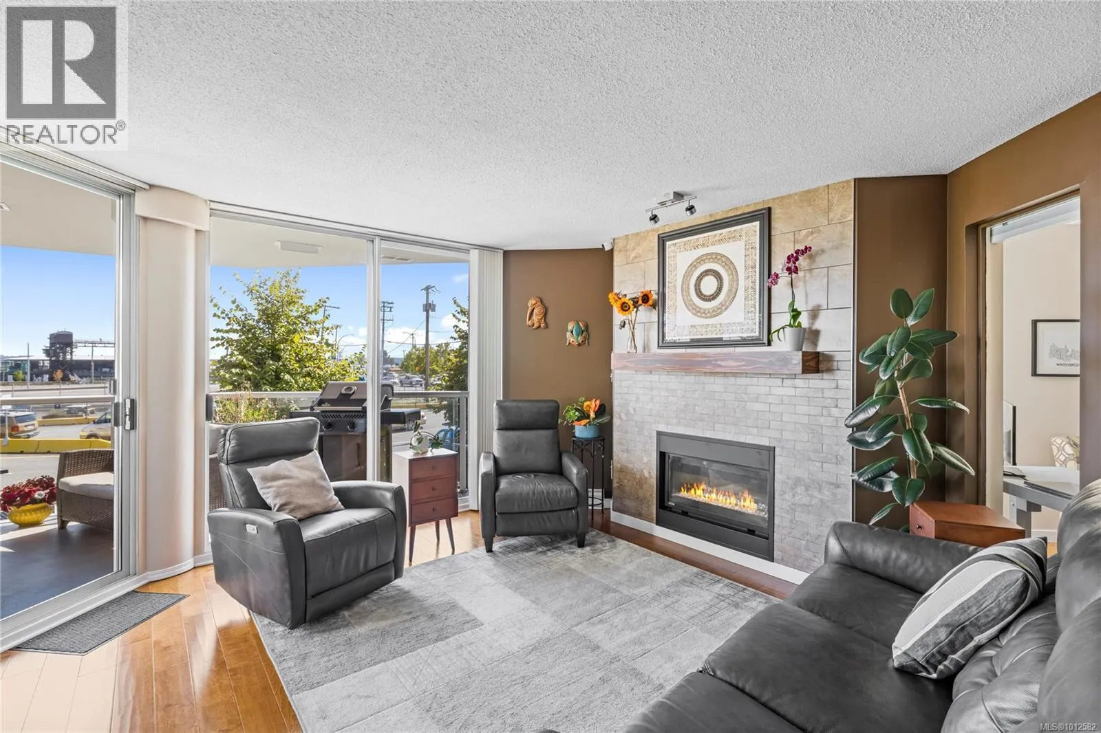 206 158 Promenade Dr