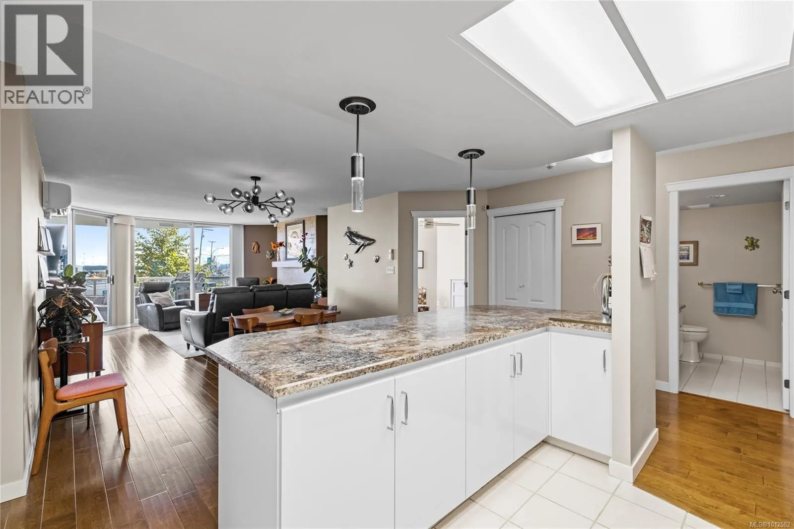 206 158 Promenade Dr