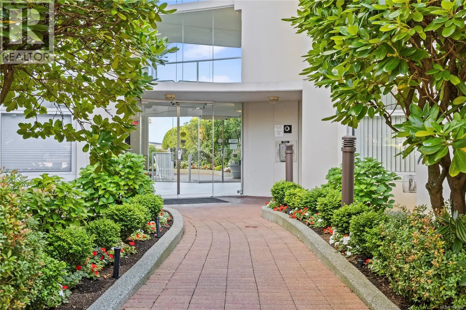 206 158 Promenade Dr