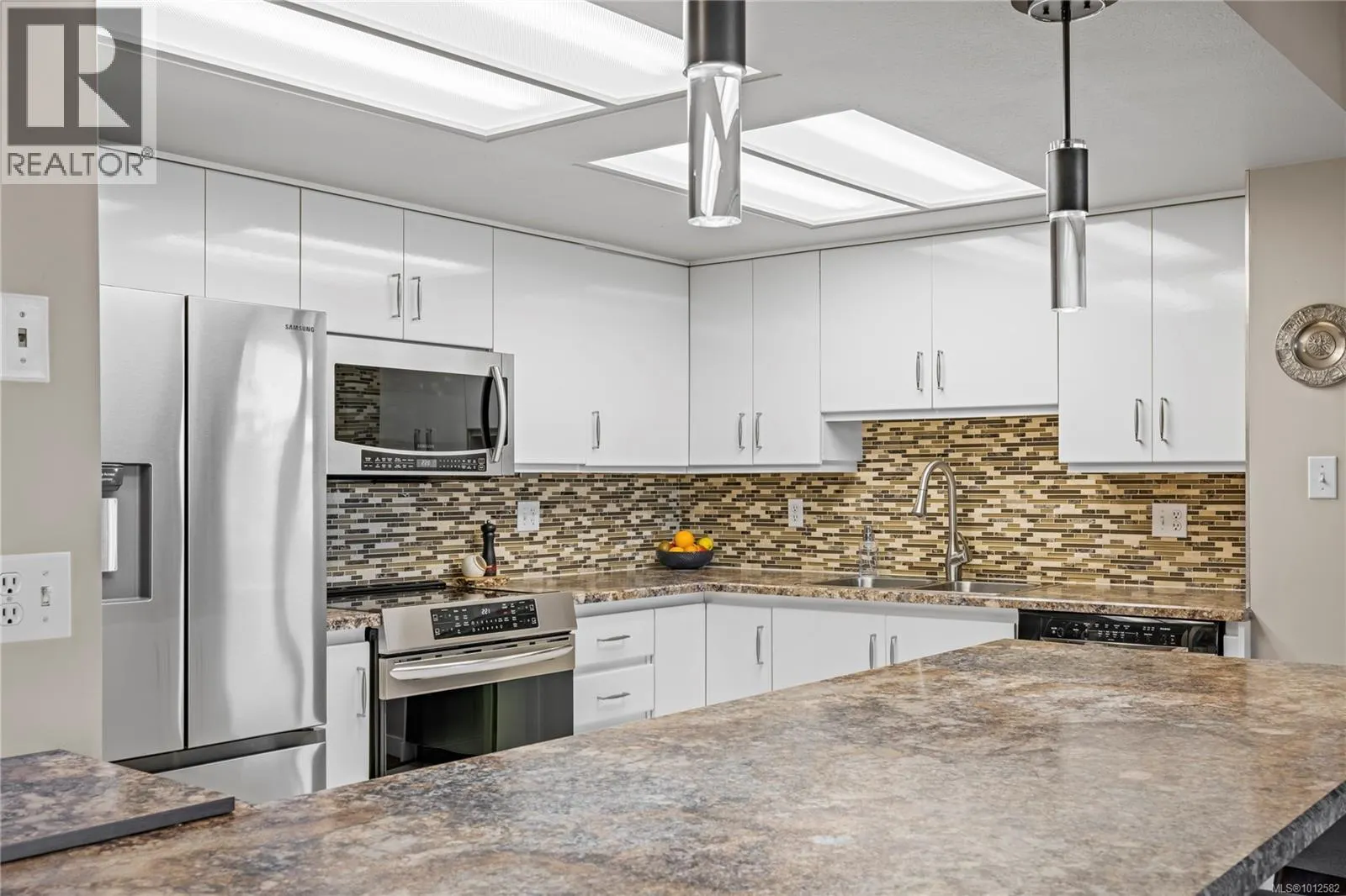 206 158 Promenade Dr
