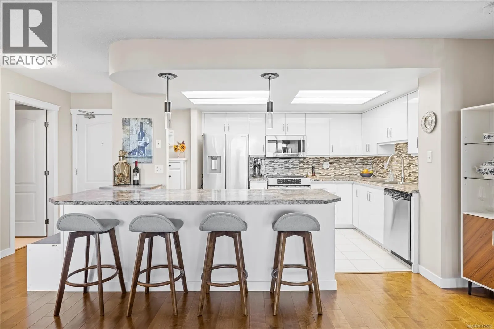 206 158 Promenade Dr