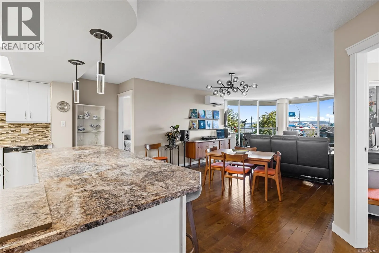 206 158 Promenade Dr