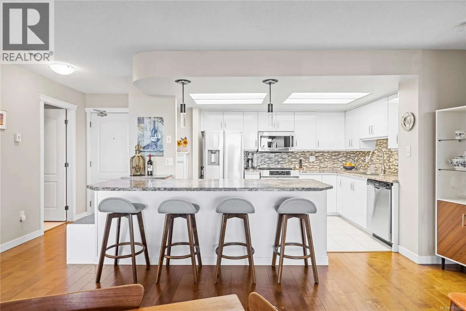 206 158 Promenade Dr