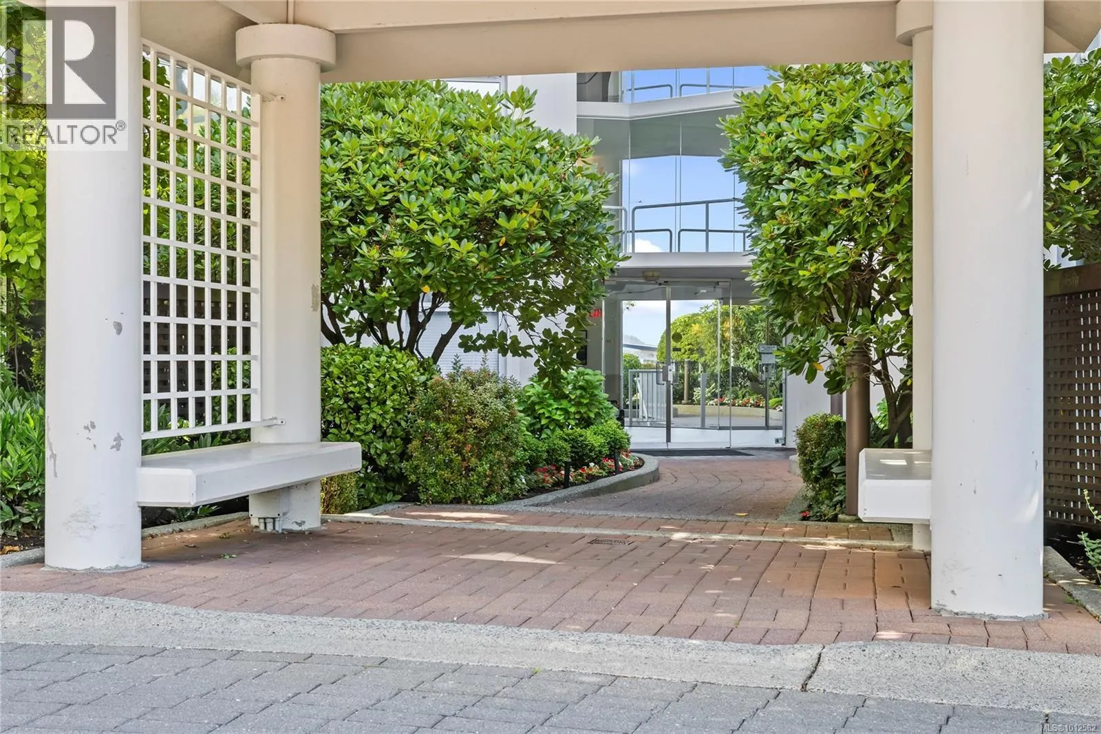 206 158 Promenade Dr