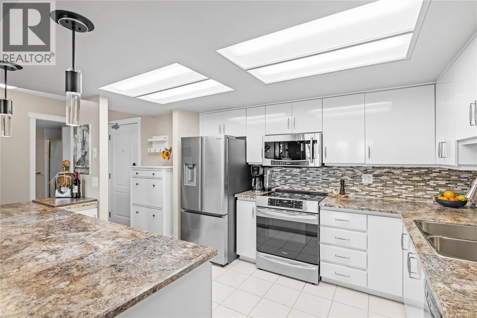 206 158 Promenade Dr