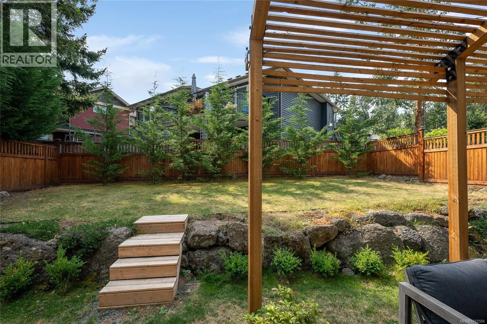 525 Steeves Rd