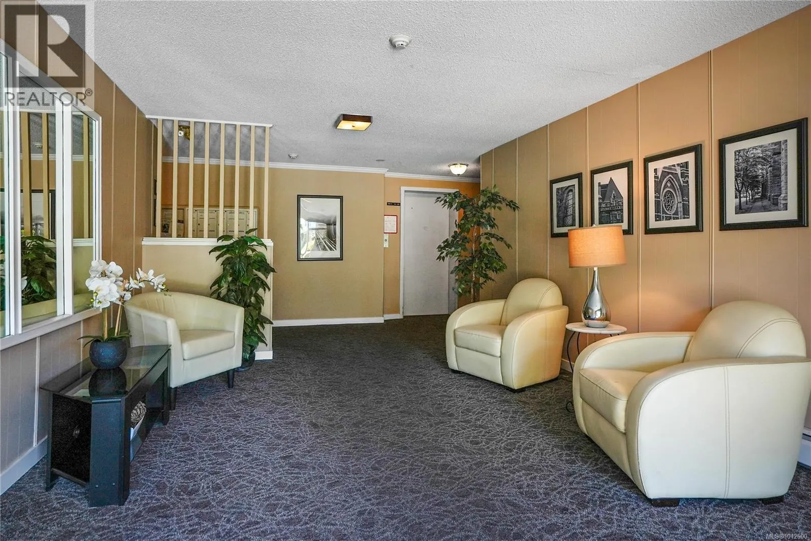202 1040 Rockland Ave