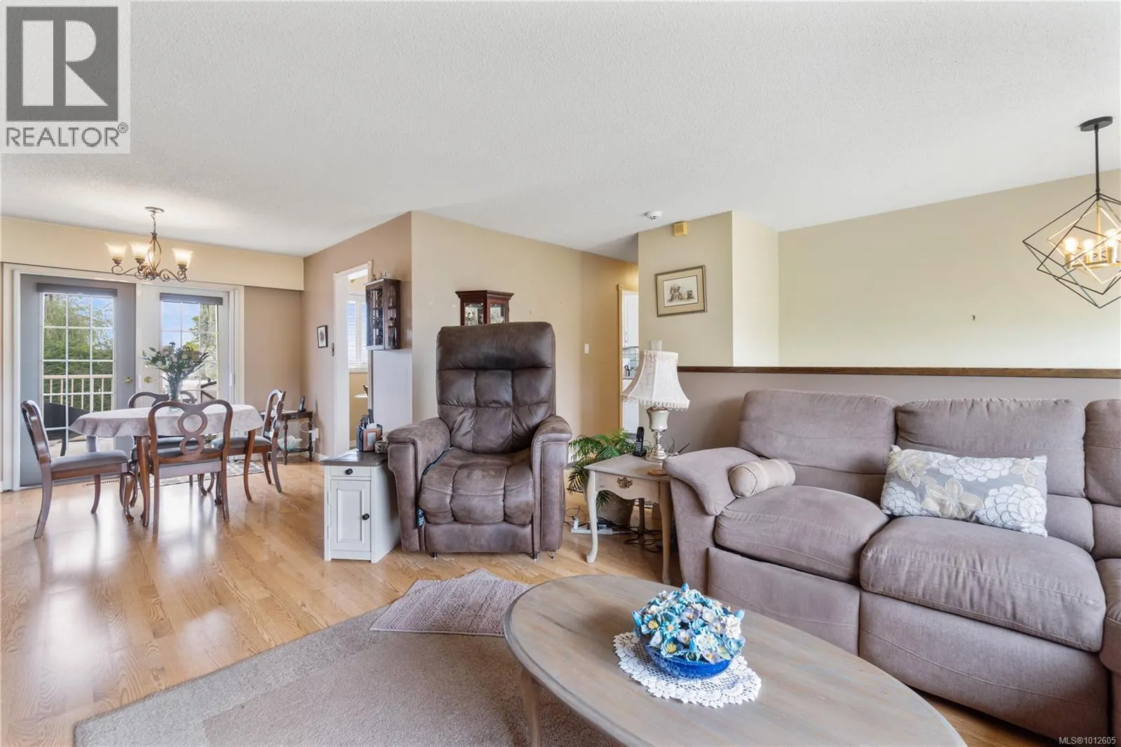 558 Weber St