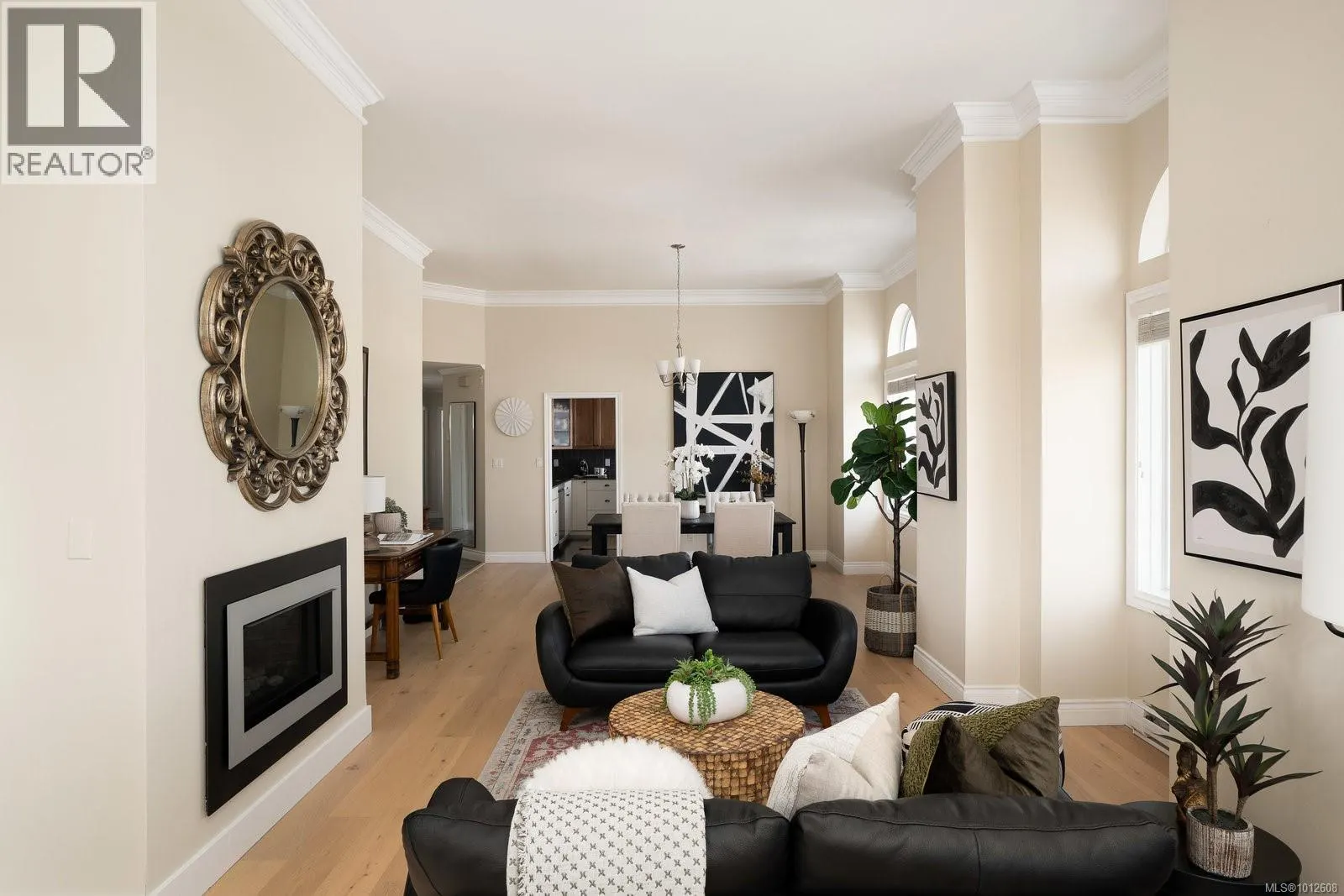 518 10 Paul Kane Pl