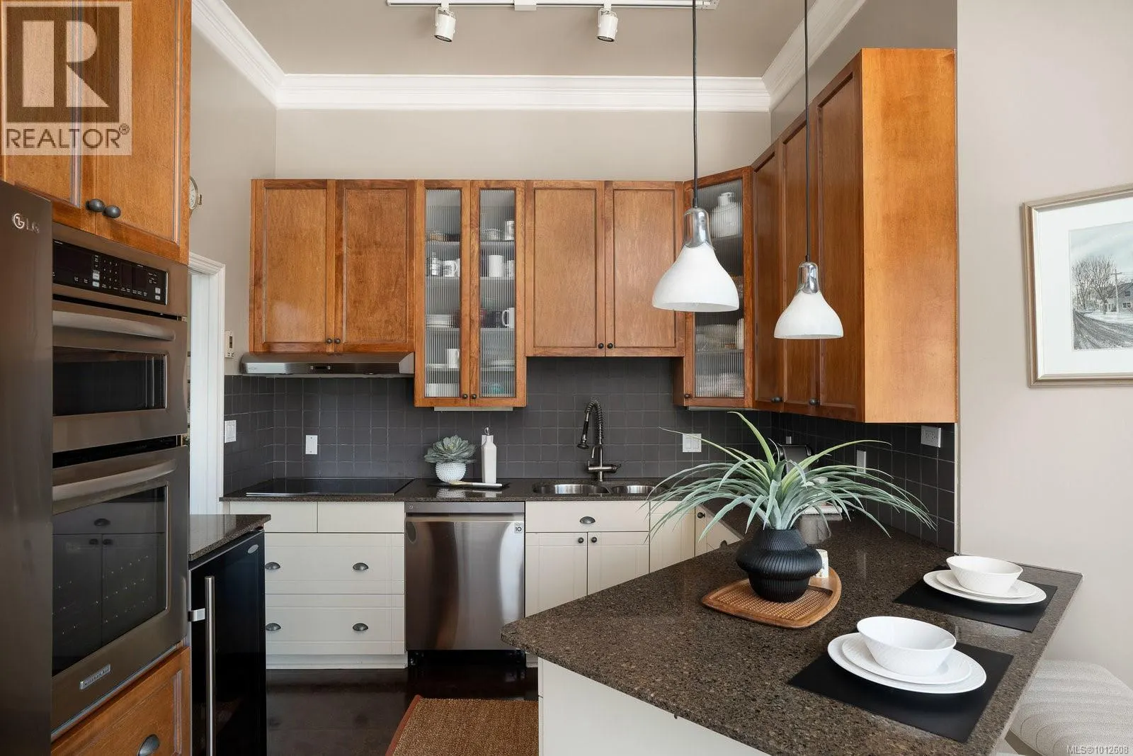 518 10 Paul Kane Pl