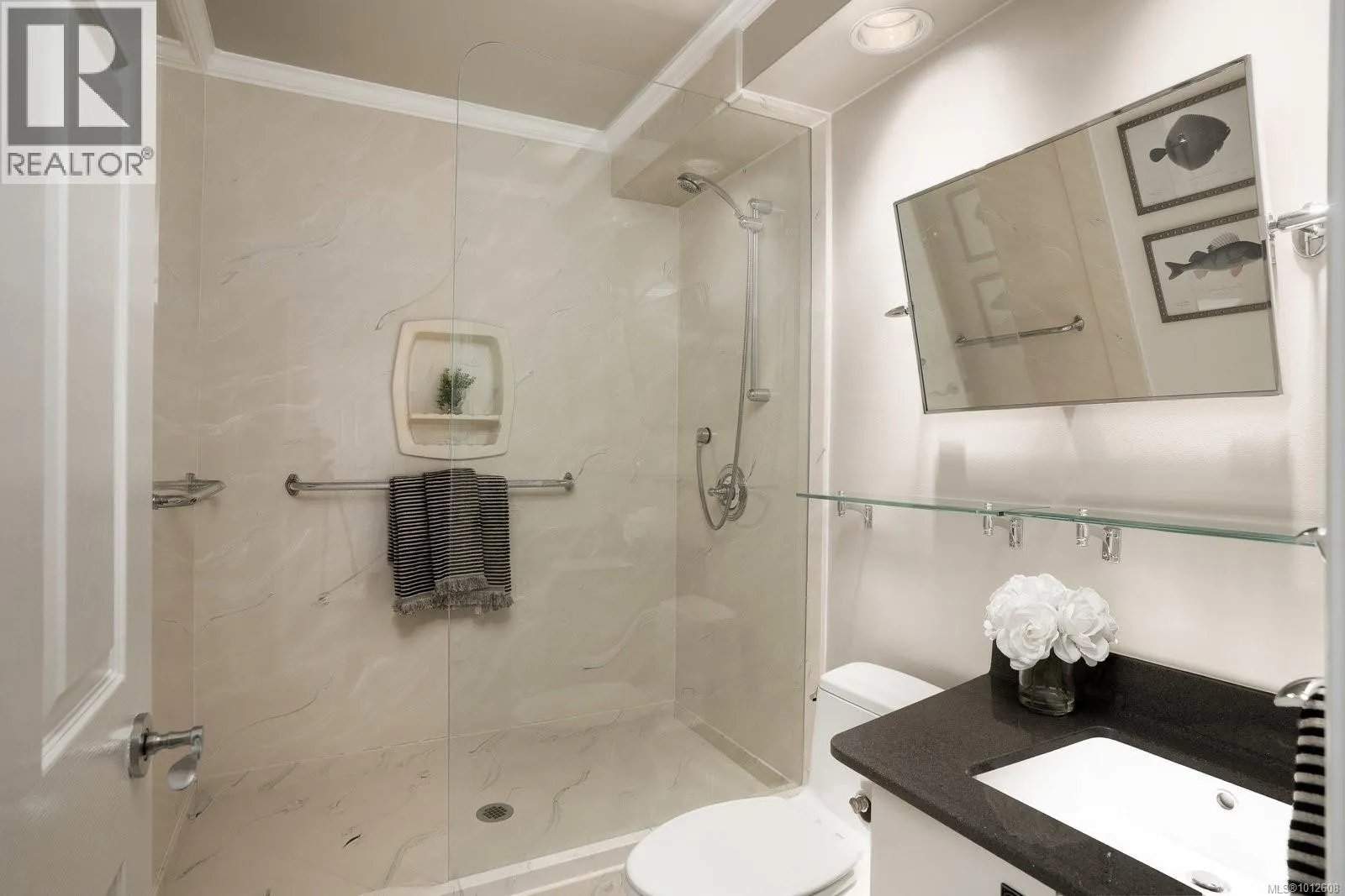 518 10 Paul Kane Pl