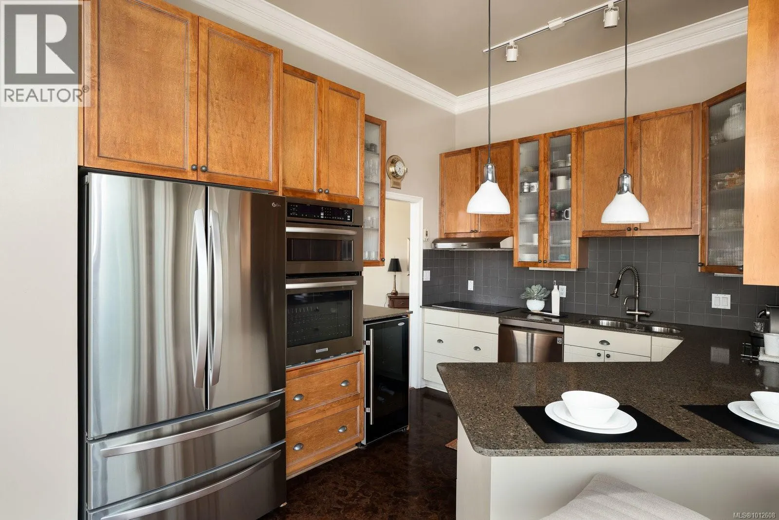 518 10 Paul Kane Pl