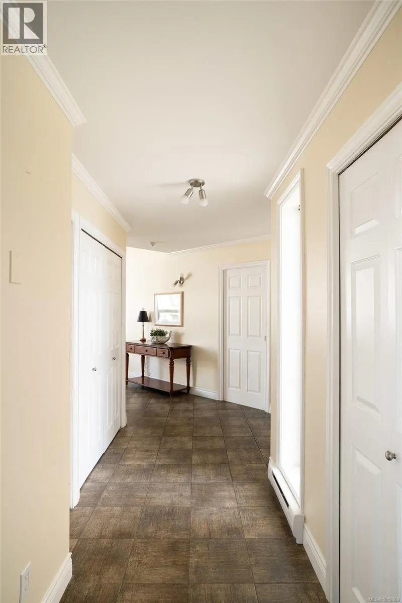518 10 Paul Kane Pl