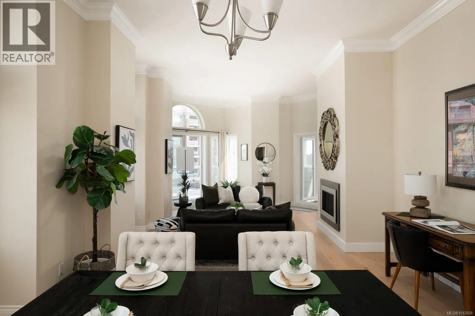 518 10 Paul Kane Pl