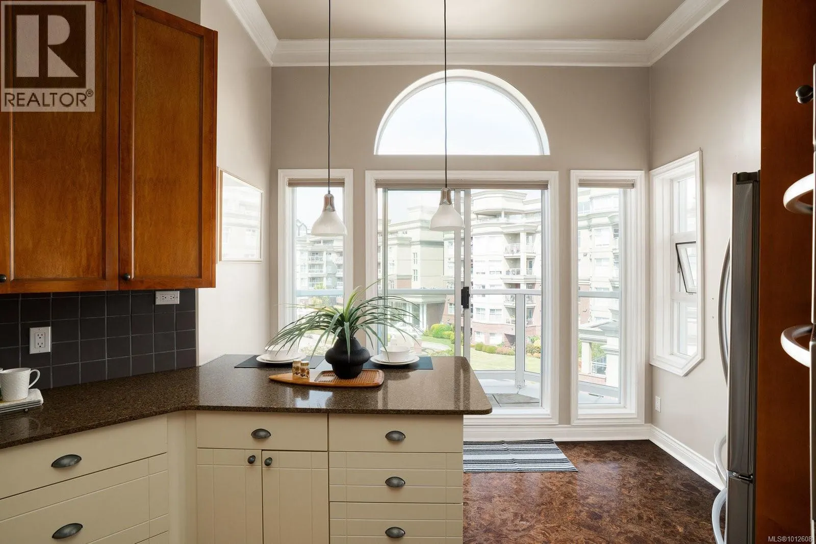 518 10 Paul Kane Pl