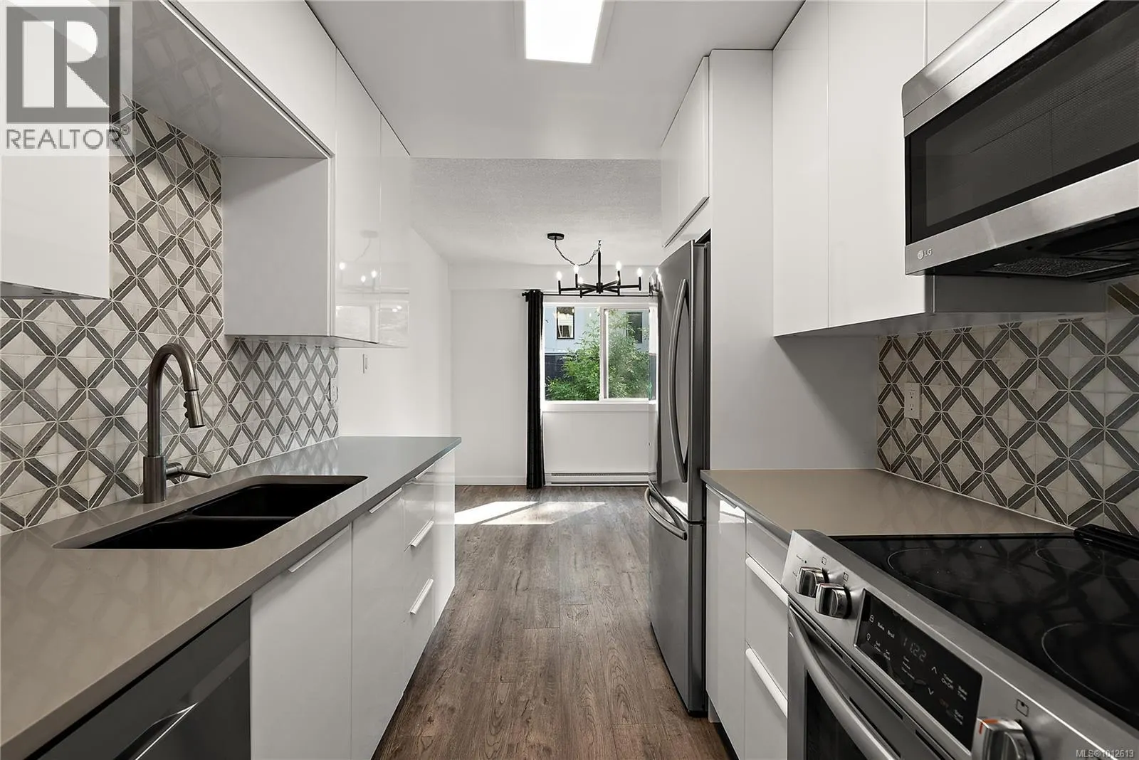 307 1124 Esquimalt Rd