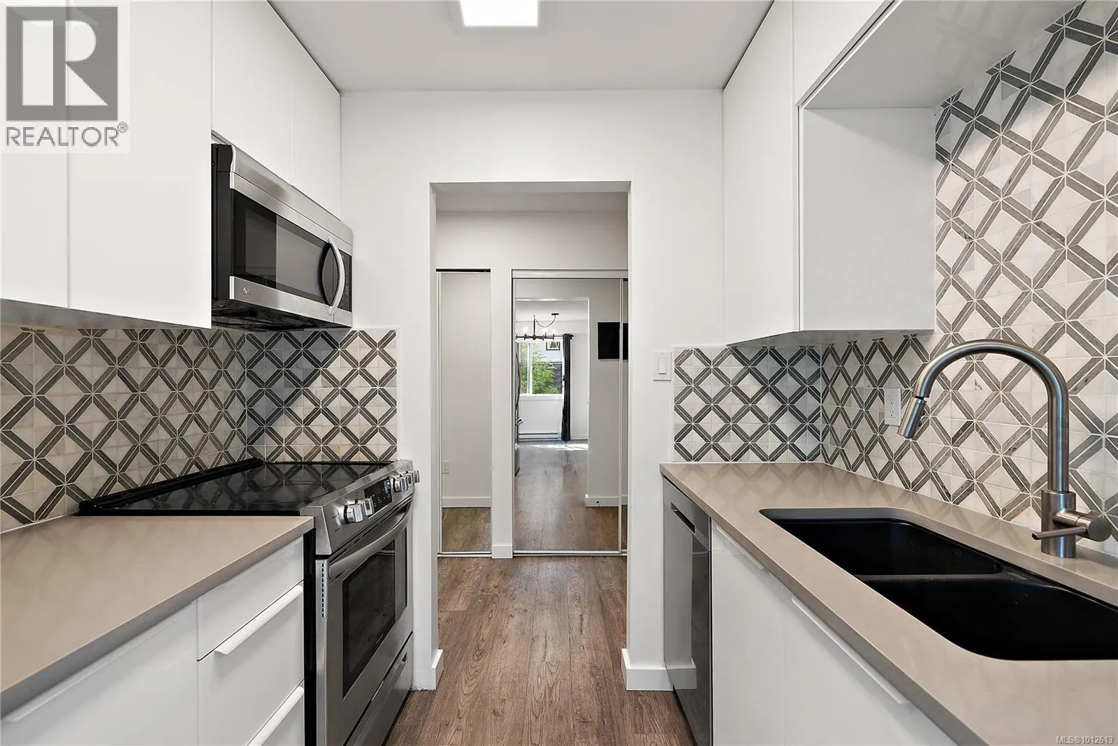 307 1124 Esquimalt Rd