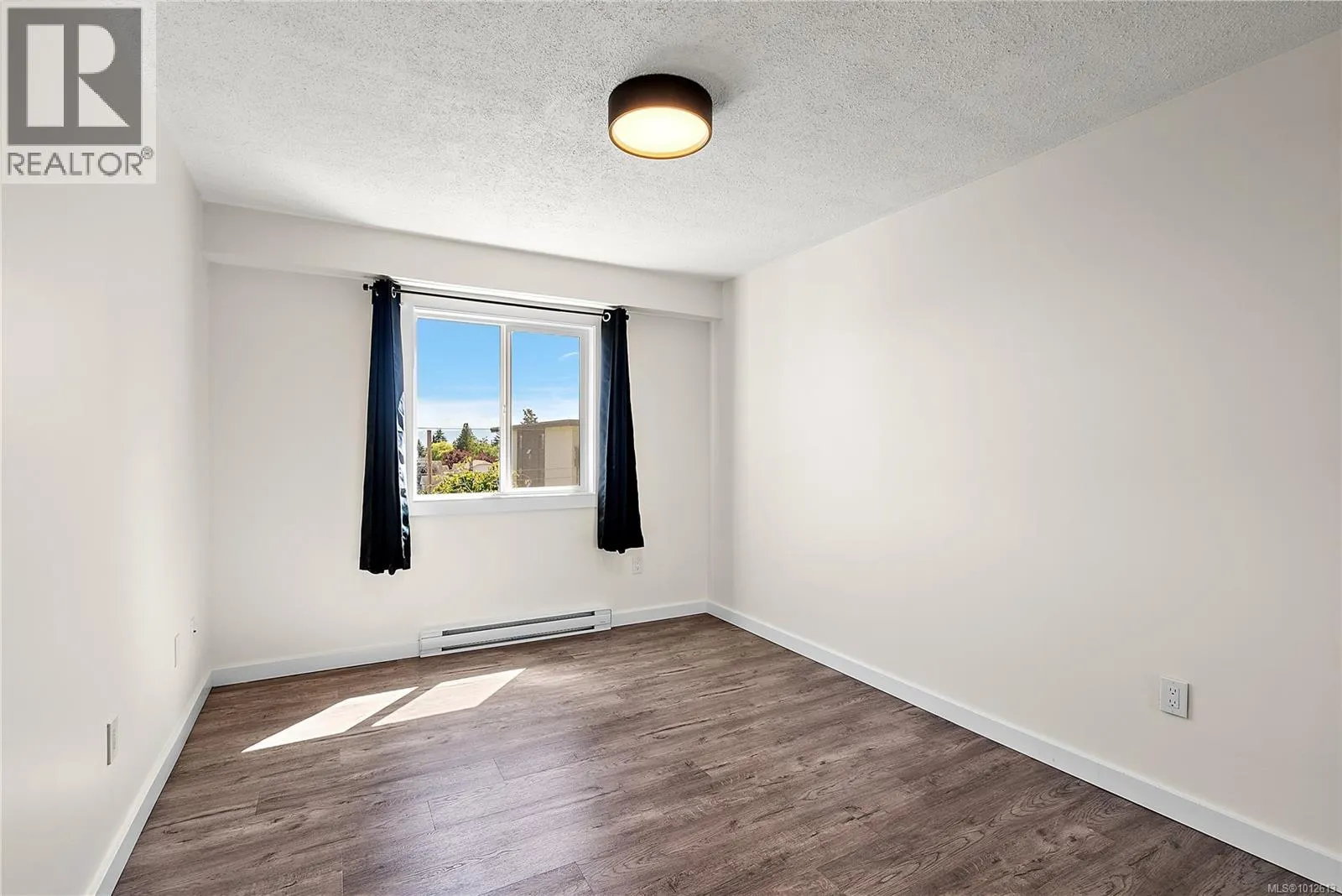 307 1124 Esquimalt Rd