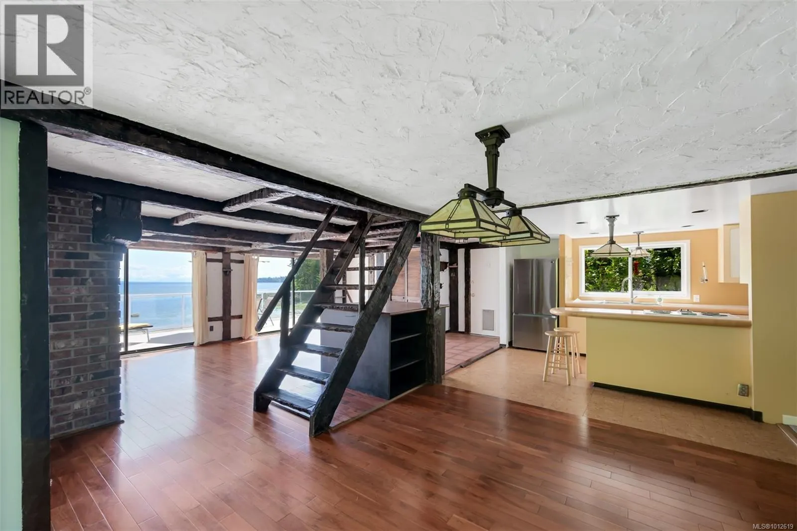 4955 Cordova Bay Rd