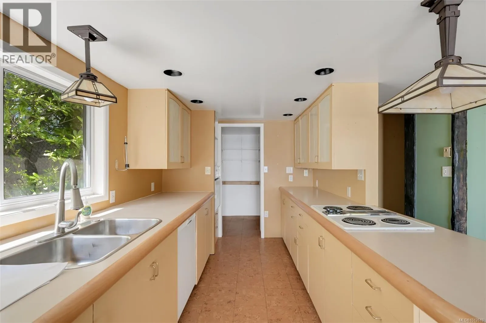 4955 Cordova Bay Rd