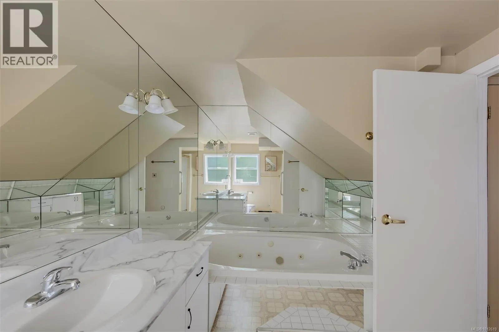 4955 Cordova Bay Rd