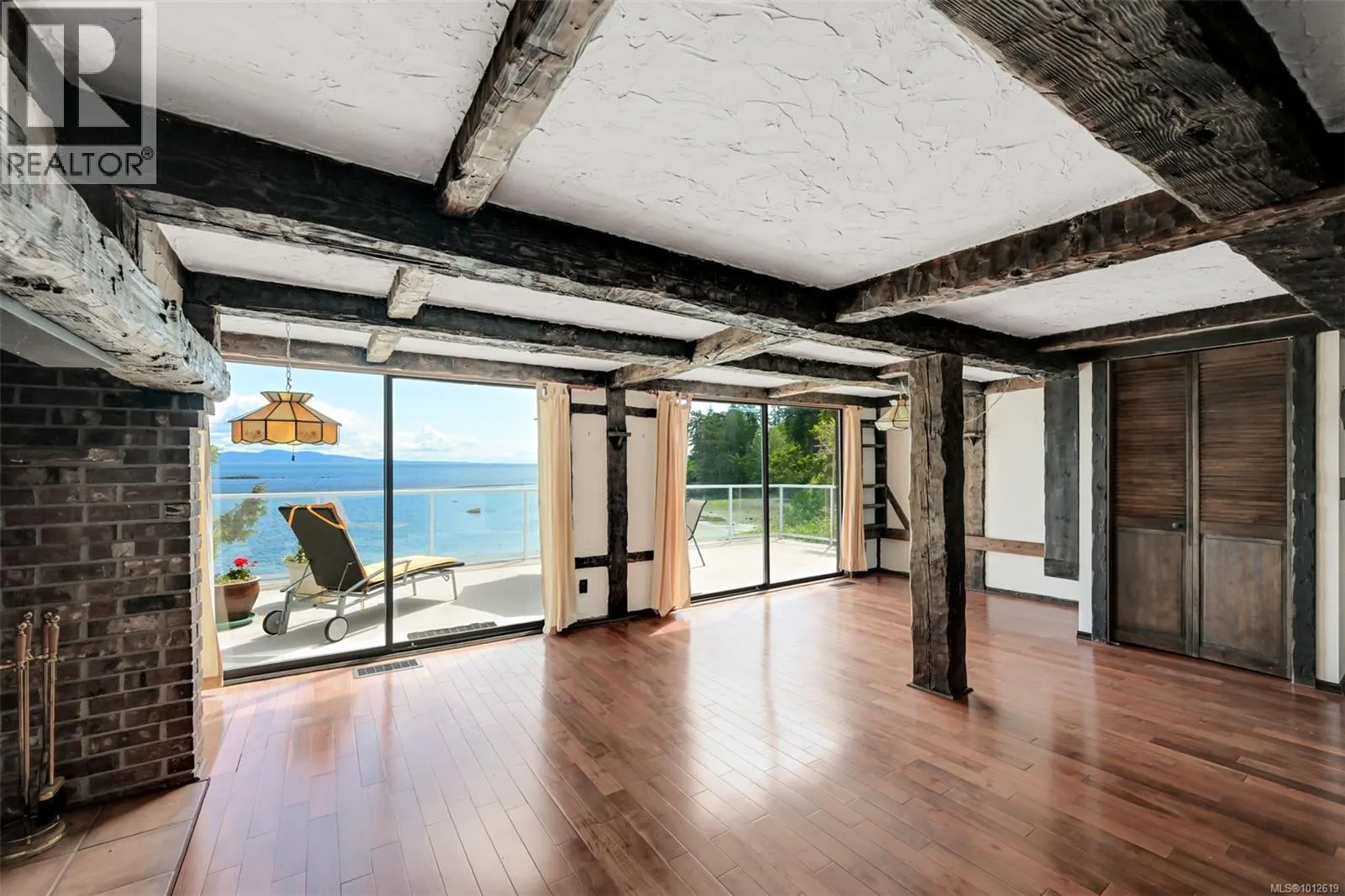 4955 Cordova Bay Rd