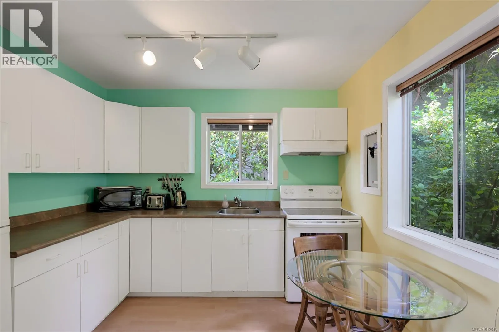 4955 Cordova Bay Rd