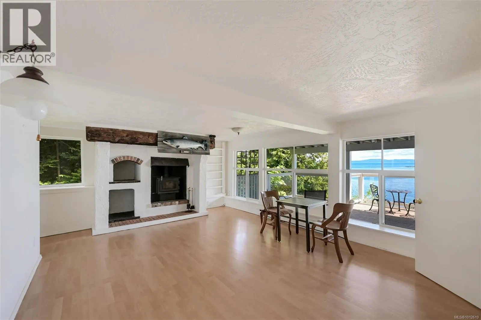 4955 Cordova Bay Rd